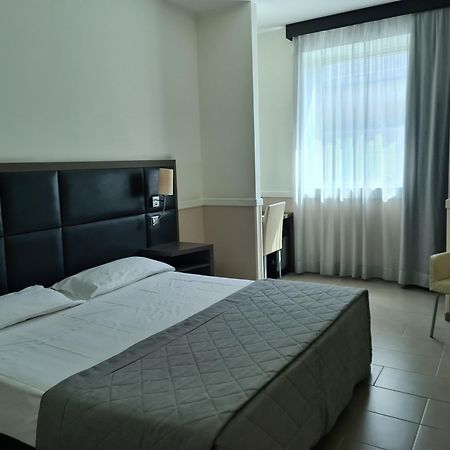 Hotel Artis Rome Bagian luar foto