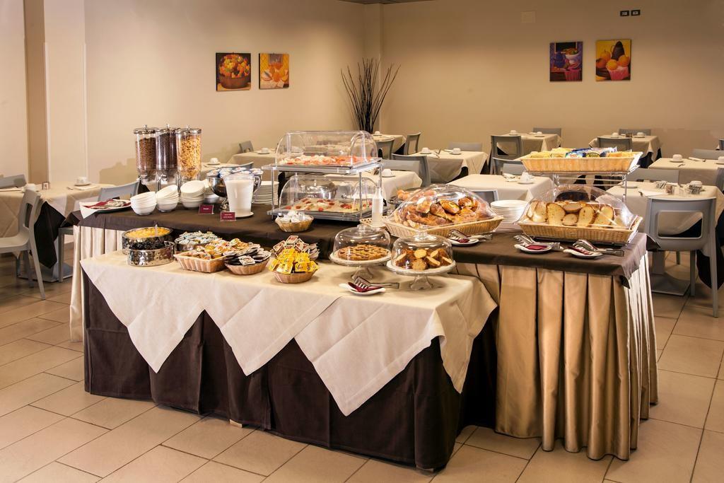 Hotel Artis Rome Bagian luar foto