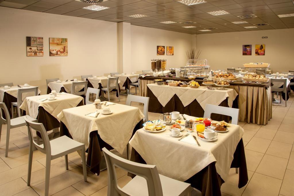 Hotel Artis Rome Bagian luar foto