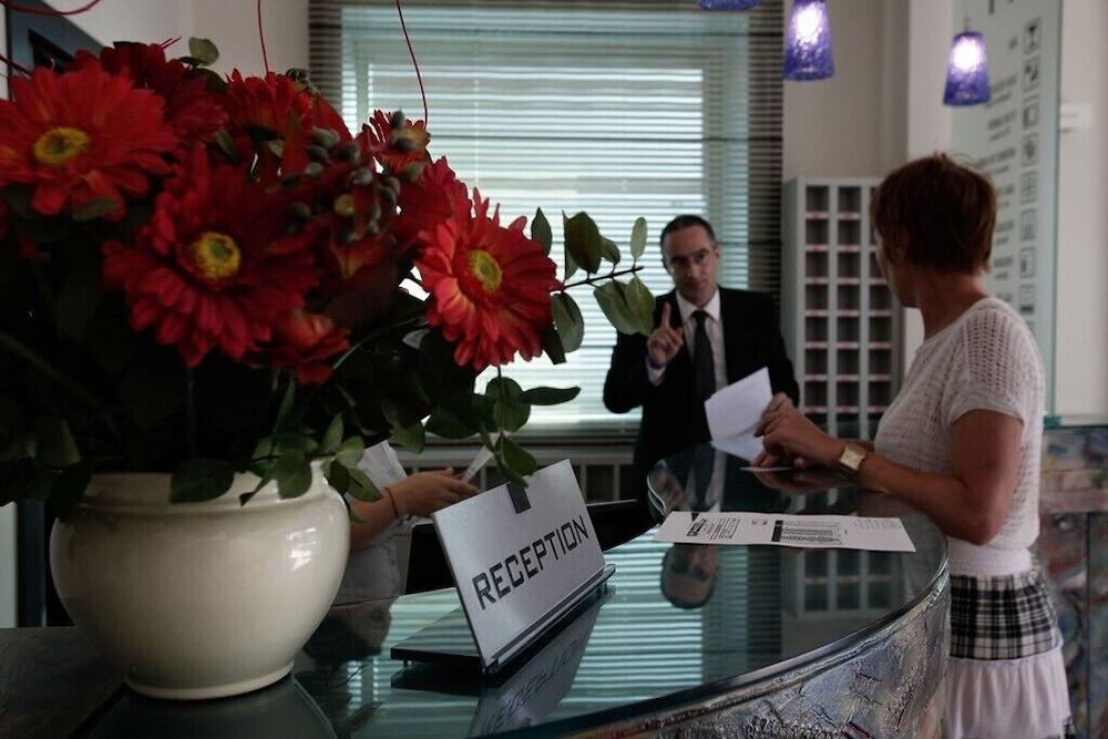 Hotel Artis Rome Bagian luar foto