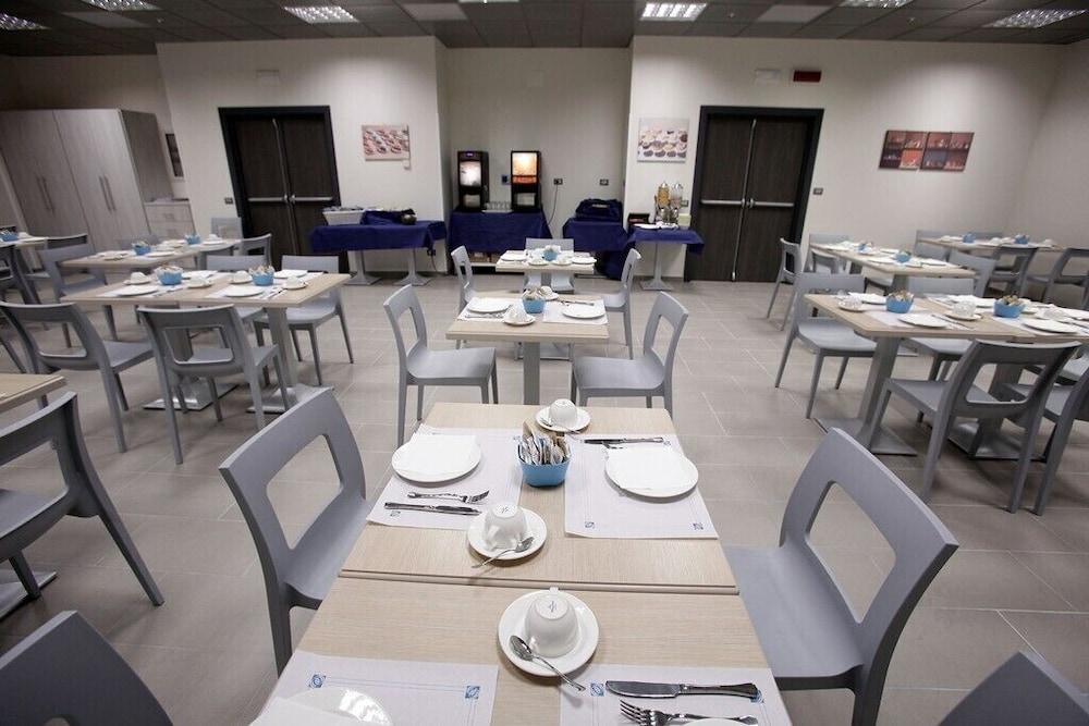 Hotel Artis Rome Bagian luar foto