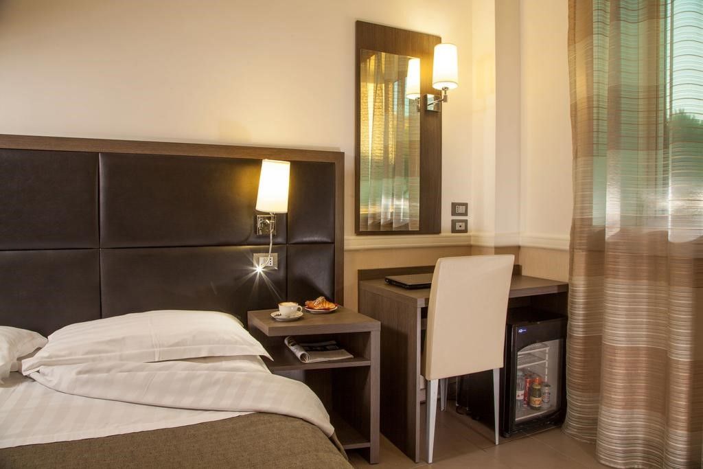 Hotel Artis Rome Bagian luar foto