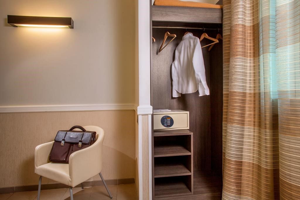 Hotel Artis Rome Bagian luar foto