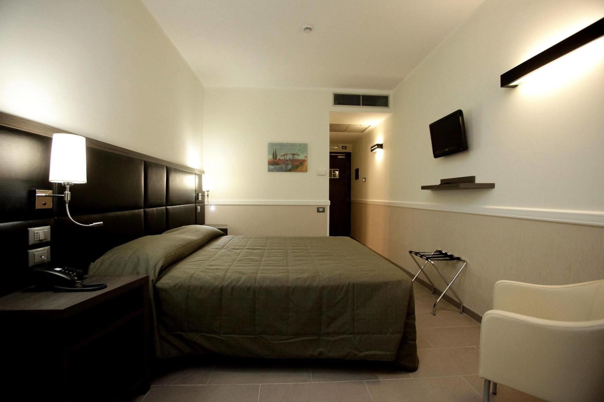 Hotel Artis Rome Bagian luar foto